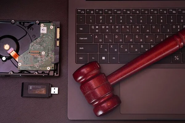 노인학대 의심 속 사라진 어머니…로펌 통해 발견한 사정 [최성문 센터장 칼럼]